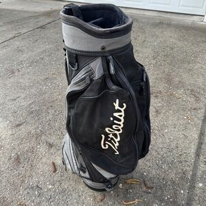 TITLEIST HYBRID 6-WAY GOLF STAND BAG ALL ZIPPERS WORK